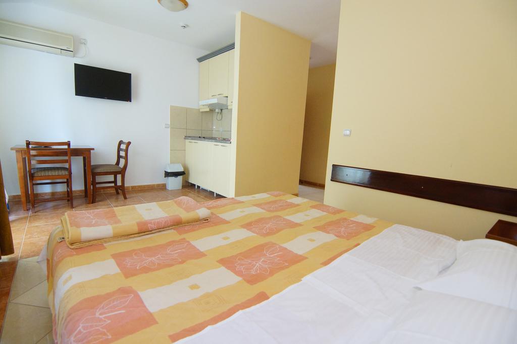 Blue Palace Guest House Будва Екстериор снимка