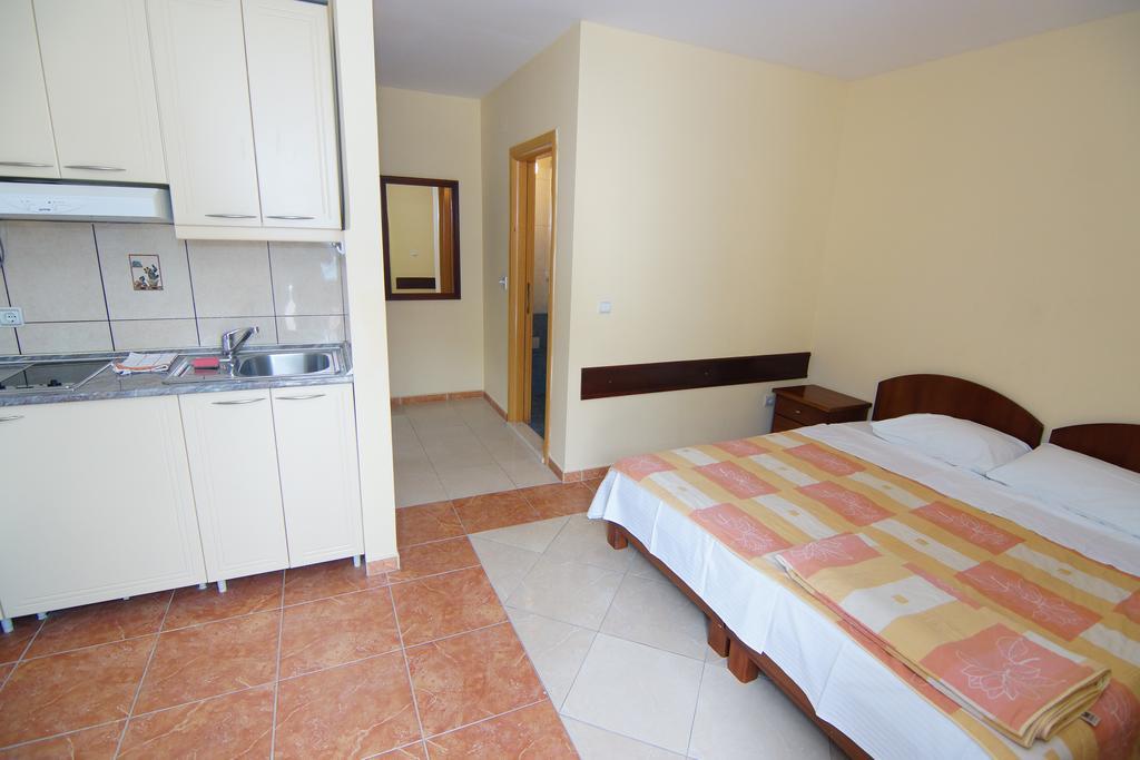 Blue Palace Guest House Будва Екстериор снимка