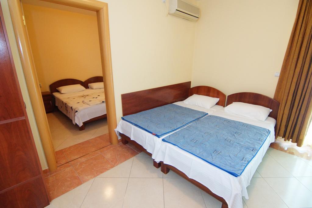 Blue Palace Guest House Будва Екстериор снимка